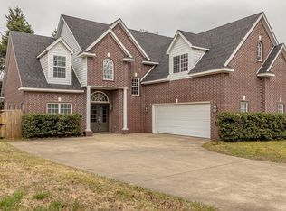 2567 N Norwich Ln, Fayetteville, AR 72703