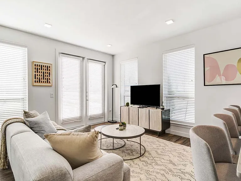 Mezzo Apartments — Photo 10