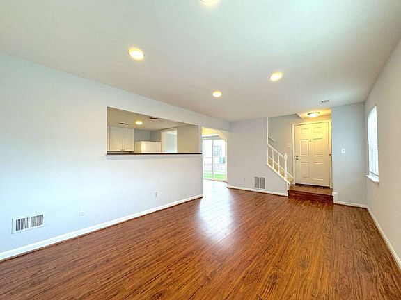 4th image of 9671 Hagel Cir Suite D