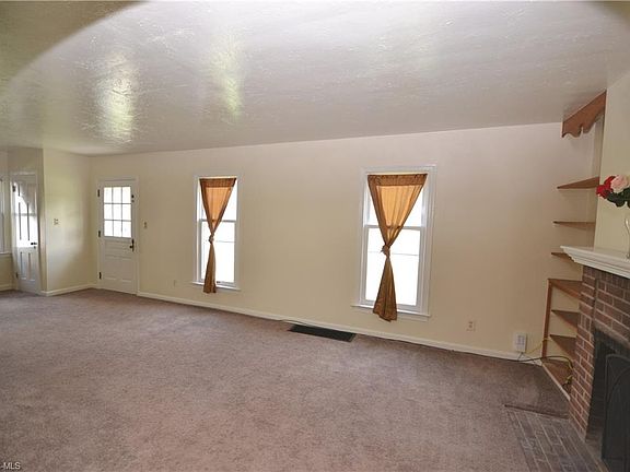 4th image of 135 Garden St