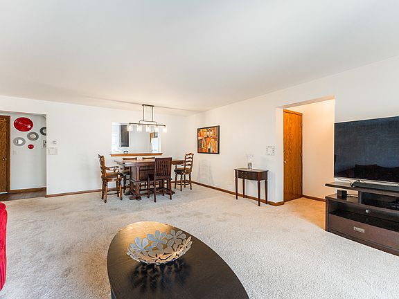 5th image of 6531 N Northwest Hwy APT 3B