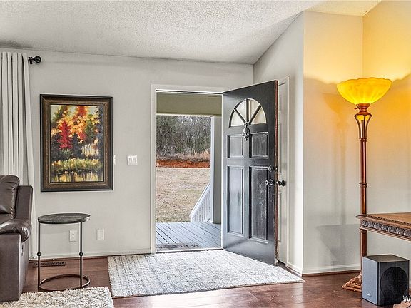 4th image of 10983 Country Club Dr