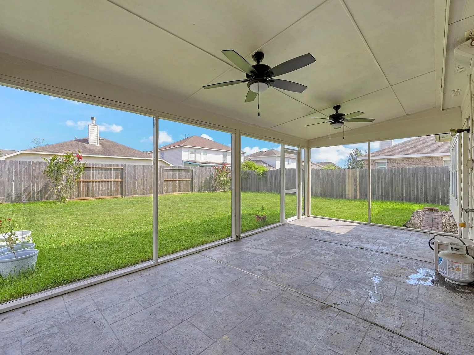 4 bed, 2.5 bath, 2802 sqft, $2,500 — Photo 4