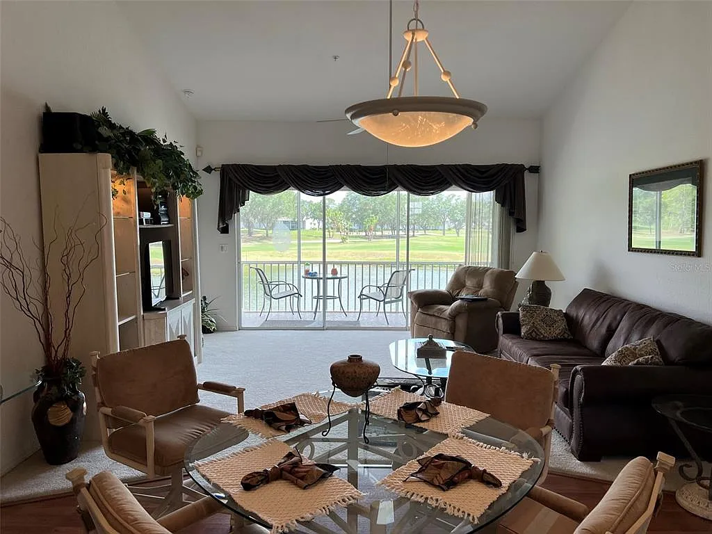 2 bed, 2.0 bath, 1346 sqft, $2,700 — Photo 2
