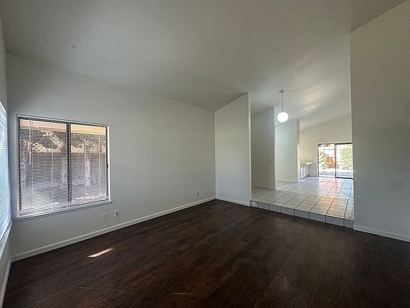 4th image of 2705 Twin Oak Ln