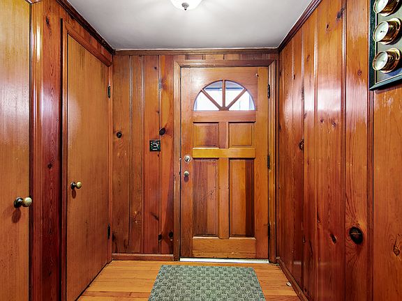 3rd image of 212 S Blaine Ave