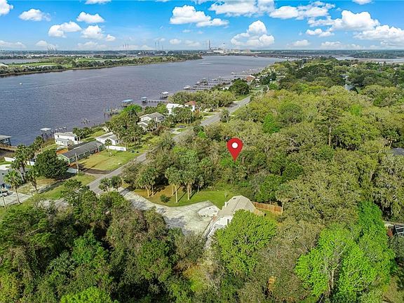 3rd image of 5781 Heckscher Dr