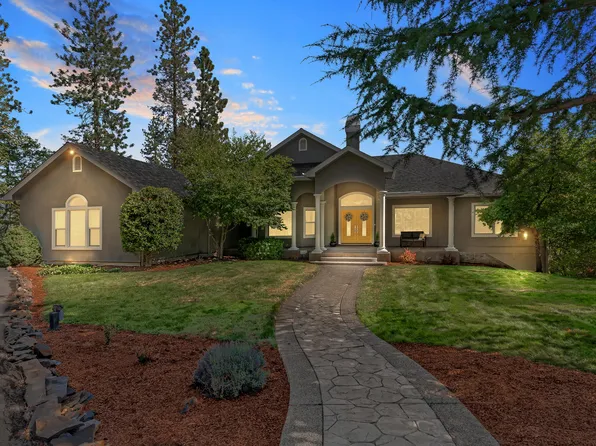 215 Surrey Dr, Jacksonville, OR 97530