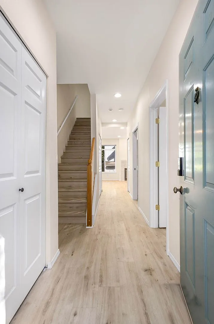 Spacious 3BR Townhome Minutes from Microsoft, Shopping & Parks — Photo 3