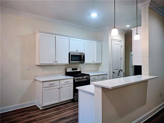 4th image of 341 Alan Cir