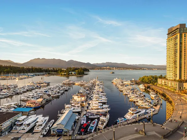 499 Broughton St #1002, Vancouver, BC V6G 3K1