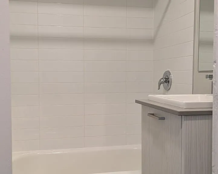 85 Wellesley St E #808 — Photo 10