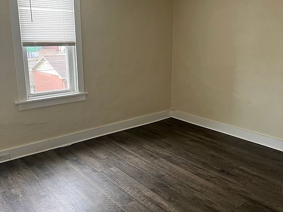 5th image of 20 E 1st Ave