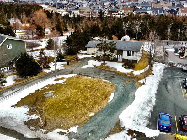 102 St. Thomas Line, Paradise, NL A1L2P6