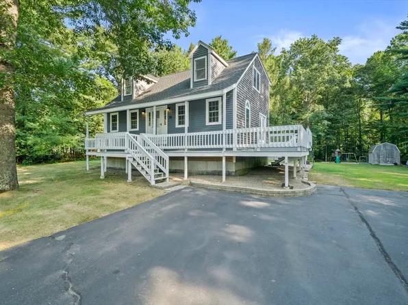 76 Pine St, East Bridgewater, MA 02333