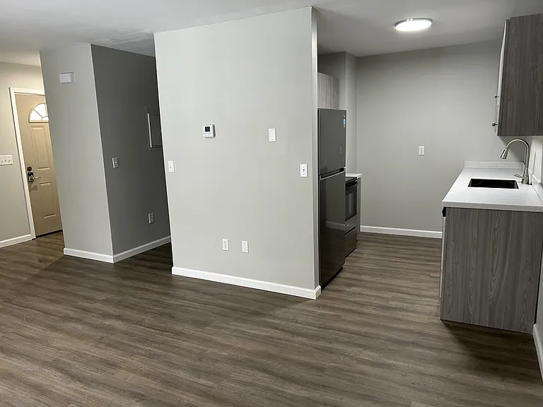 427 N Lake St #6 — Photo 5