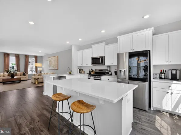 40 Autumn Park Dr, Medford, NJ 08055