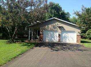 1498 Sunshine Cir, Chaska, MN 55318