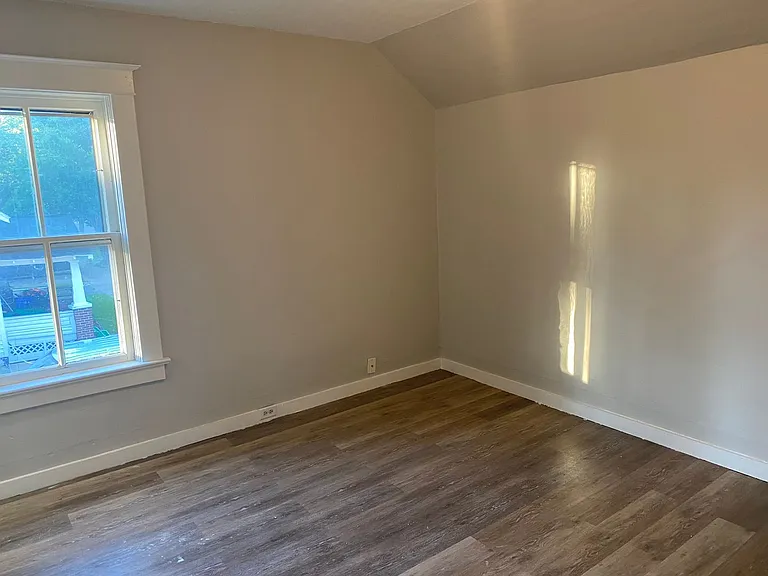 630 Chicago Ave — Photo 11