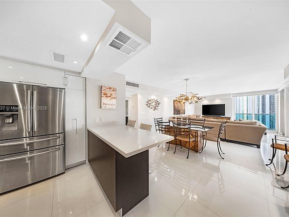 5th image of 100 Bayview Dr APT 1905