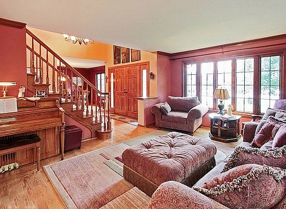 3rd image of 571 Salceda Ln