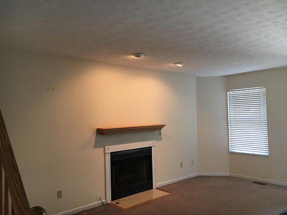 Livingroom with gas fireplace