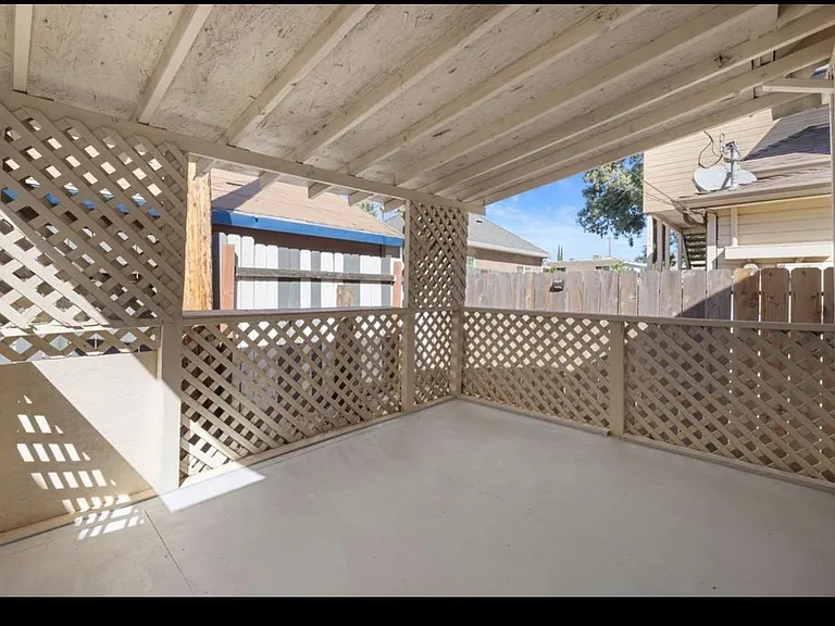 121 N Central Ave — Photo 13