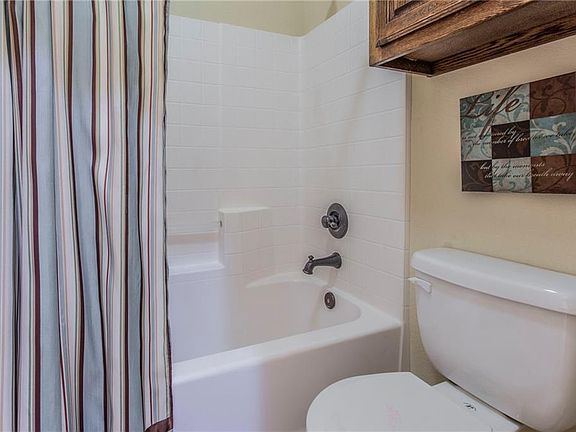 3rd image of 201 Woodhaven Trl