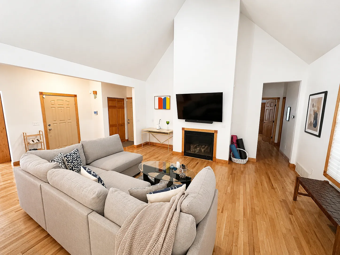 4 bed, 1910 sqft, $3,800 — Photo 2