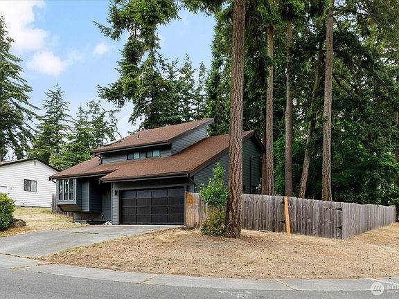 3rd image of 210 NW Calista Ct.