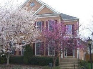 3983 Farrcroft Dr, Fairfax, VA 22030