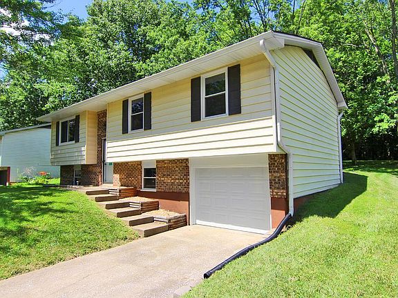 3rd image of 922 Odus Dr