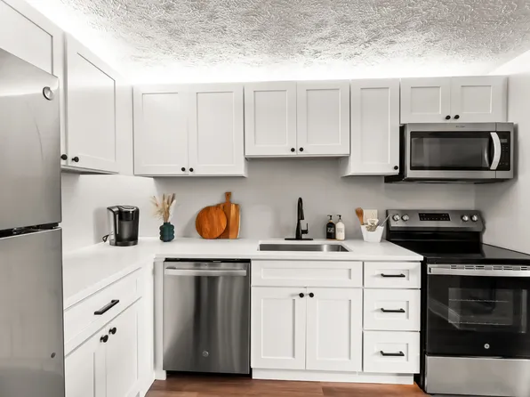 The Flats At Fox Hill