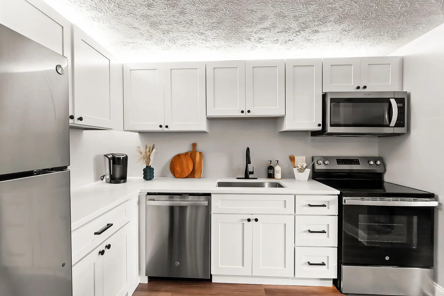 1120 Fox Hill Dr APT 116 photo 1