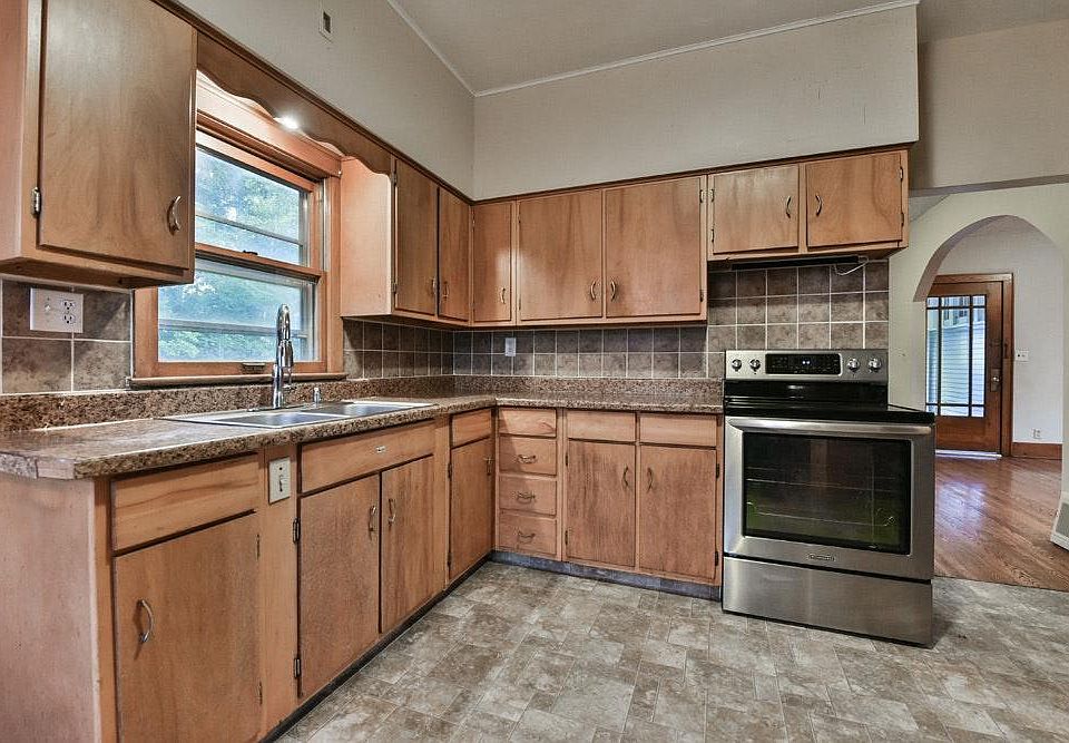 1st image of 308 N McKenna Ave