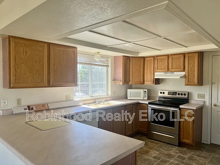 132 Flora Pl — Photo 12