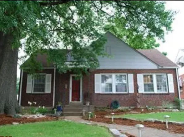 9003 Osage Ln, Saint Louis, MO 63114