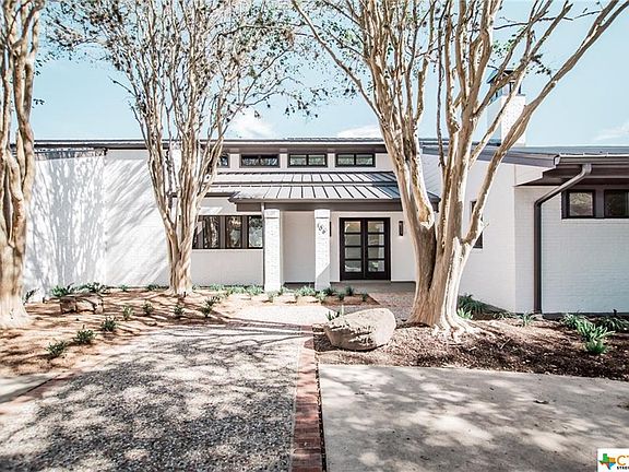 4th image of 106 Woodcreek Cir