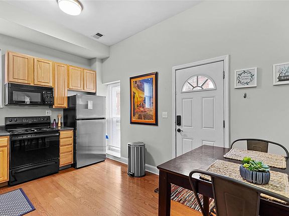 3rd image of 2005 Lynch St #2007C