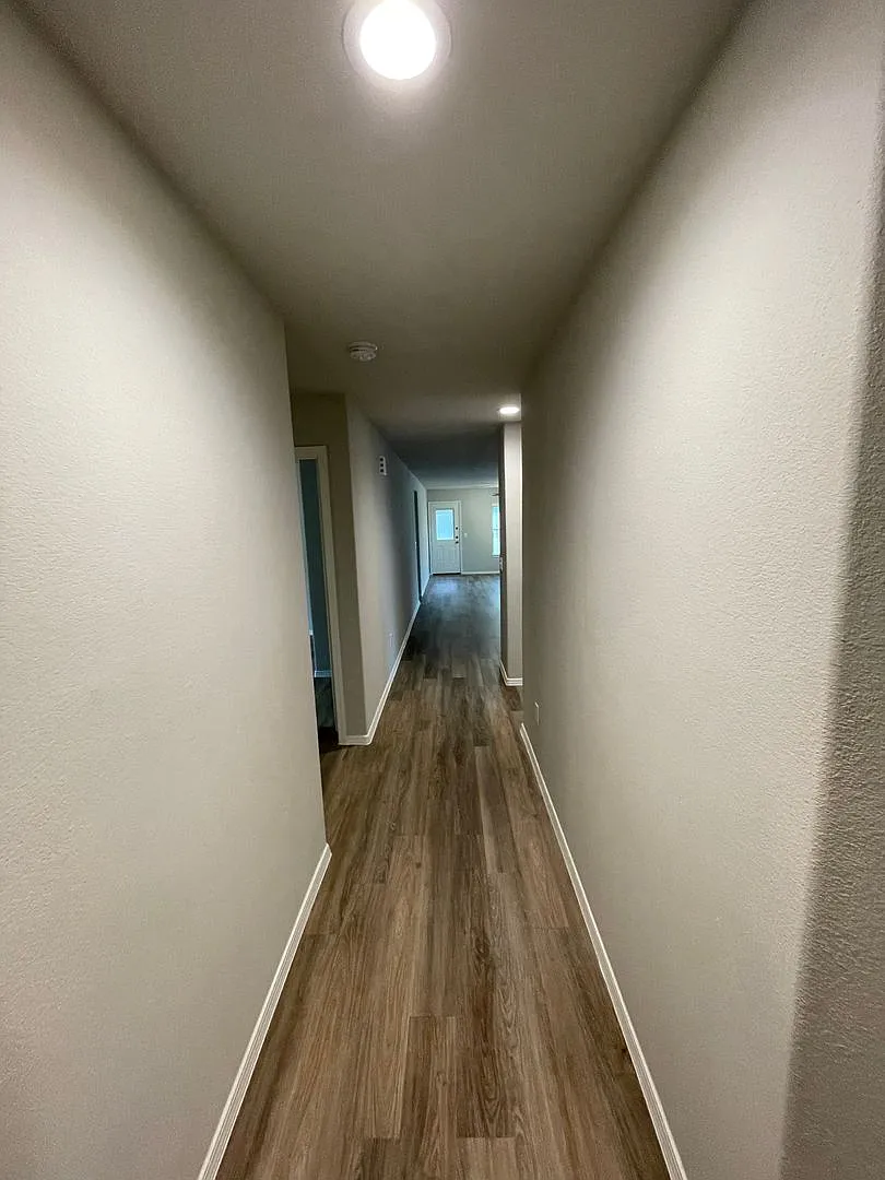 Preleasing Beautiful 4 Bedroom, 2 Bathroom Home in Conroe — Photo 4