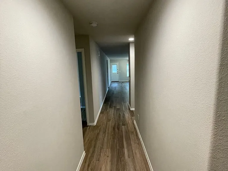731 Long Cedar Dr — Photo 4