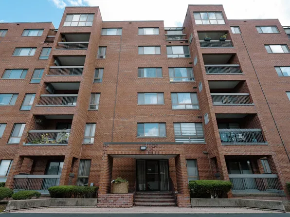 701 Forum Sq Unit 106, Glenview, IL 60025