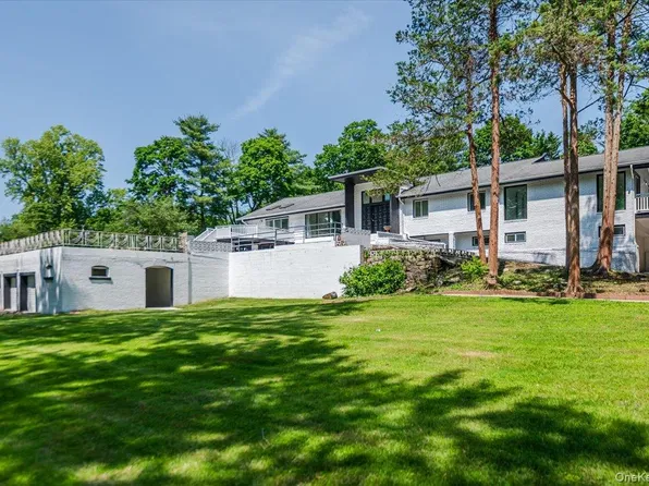 452 E Shore Road, Great Neck, NY 11024