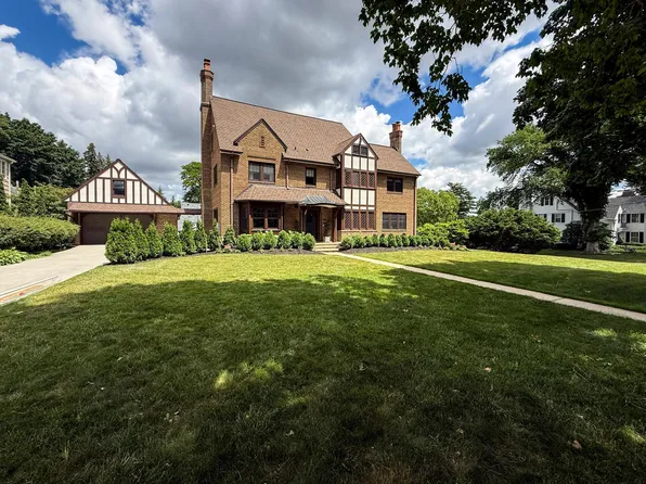 909 8th St SW, Rochester, MN 55902