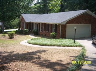 2 Crafton St, Taylors, SC 29687