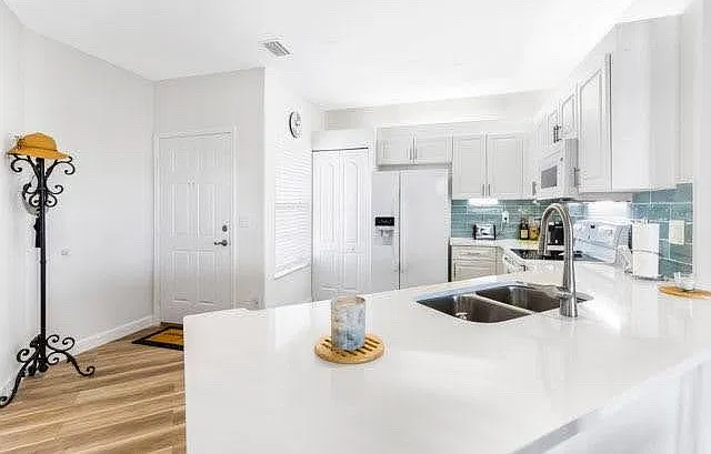 1117 Sweetwater Ln — Photo 3