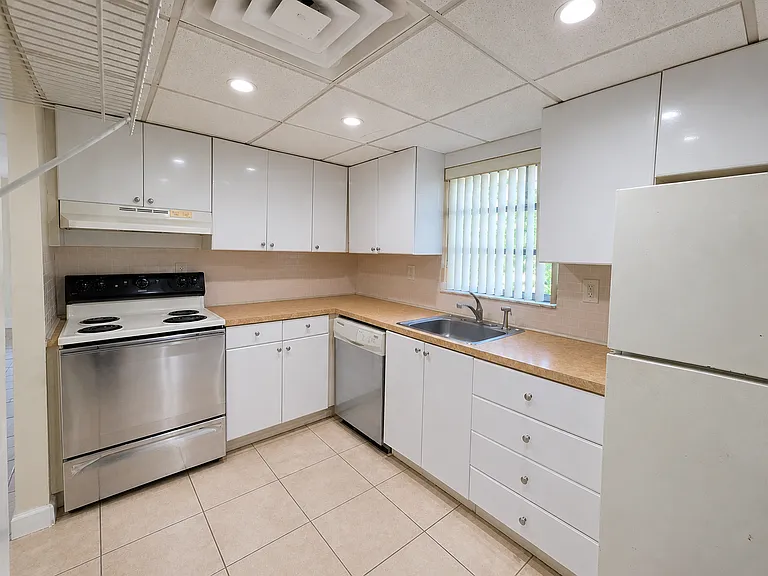 8650 SW 109th Ave #3-233 — Photo 7