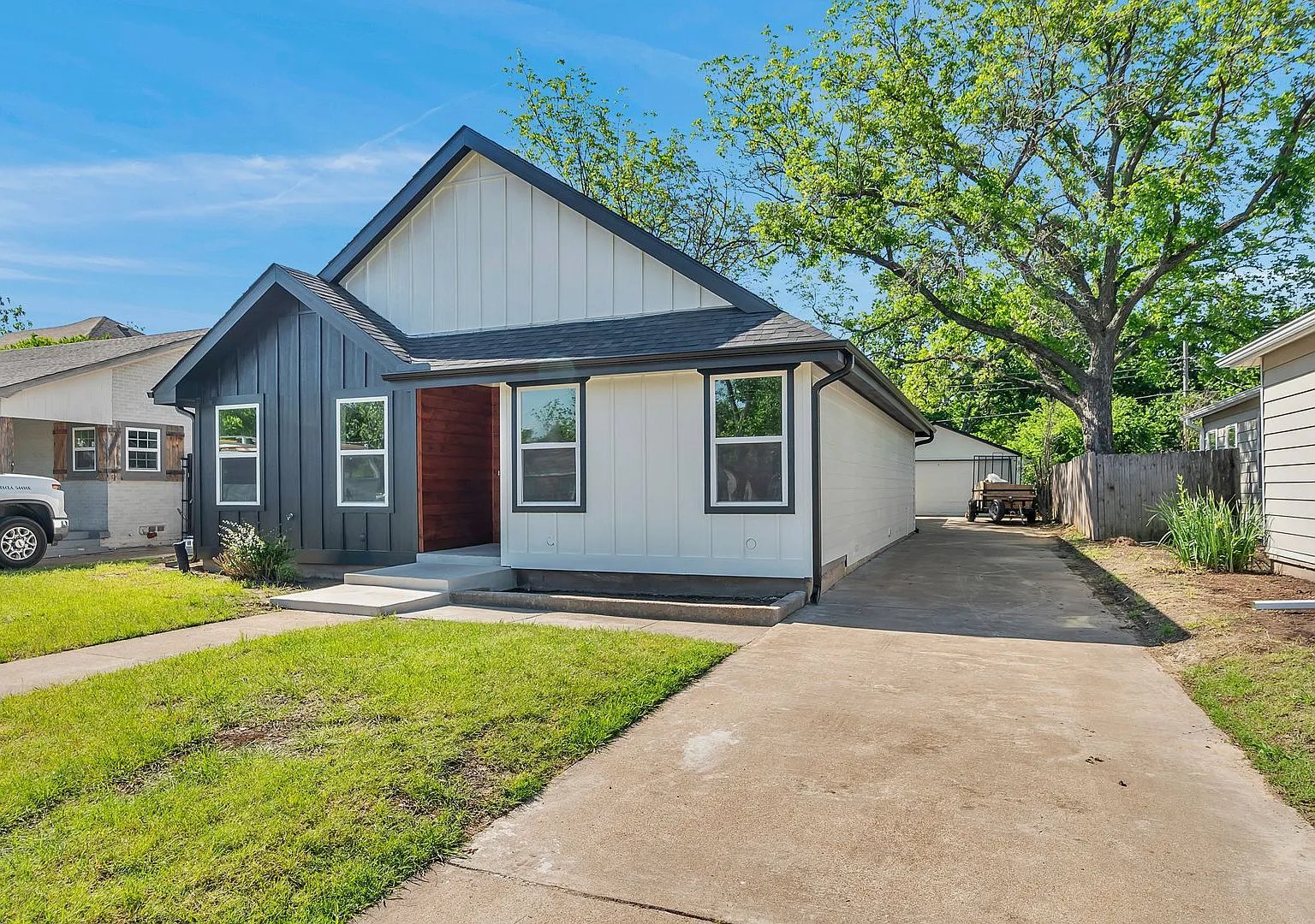 2525 Benbrook Blvd — Photo 2