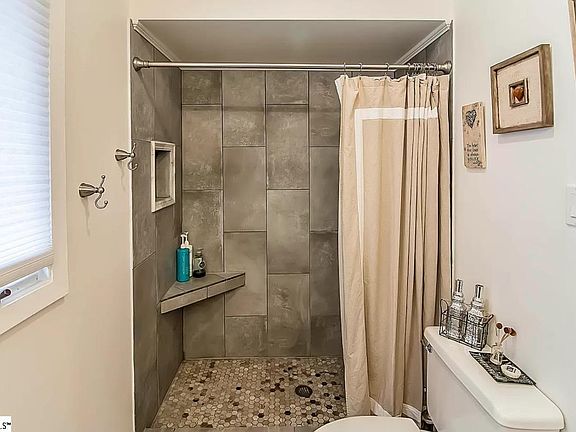 5th image of 126 Inglewood Way