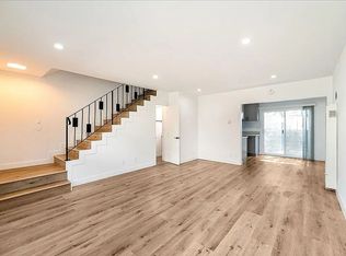 2 Level Townhome with Private Patio, Onsite Laundry!, Gardena, CA 90247